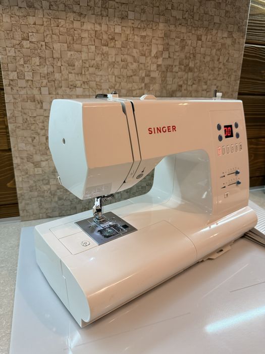 Швейна машинка Singer 7466