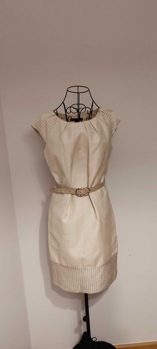 Sukienka ozdobne wykończenia i plecy