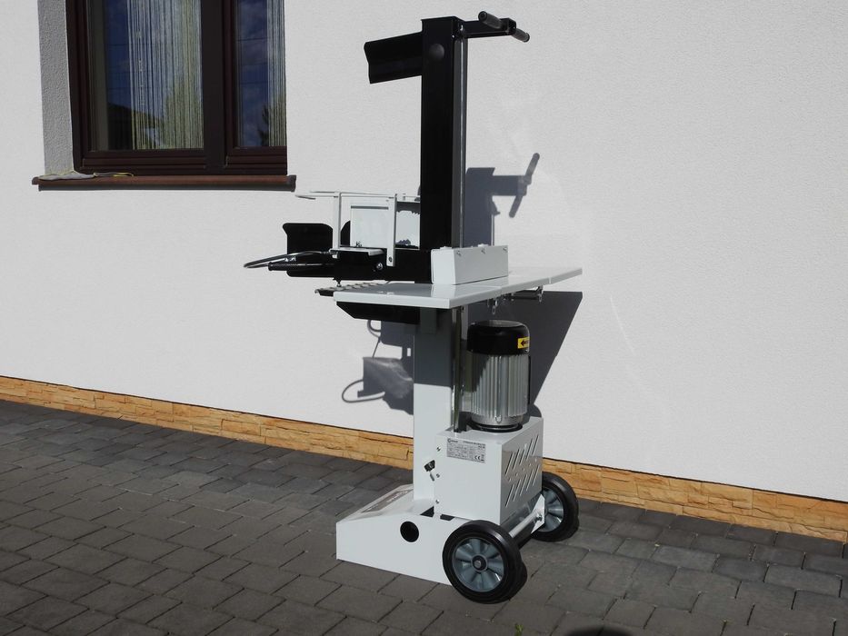 Łuparka do drewna Lumag, rębak, duży nacisk tłoka 8 ton, na prąd 230V