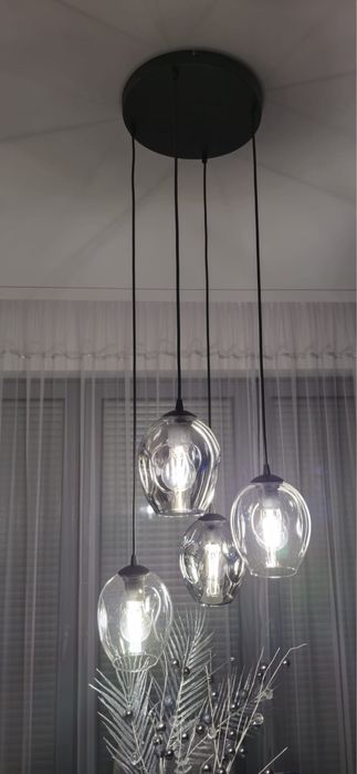 Lampa wisząca cztery klosze