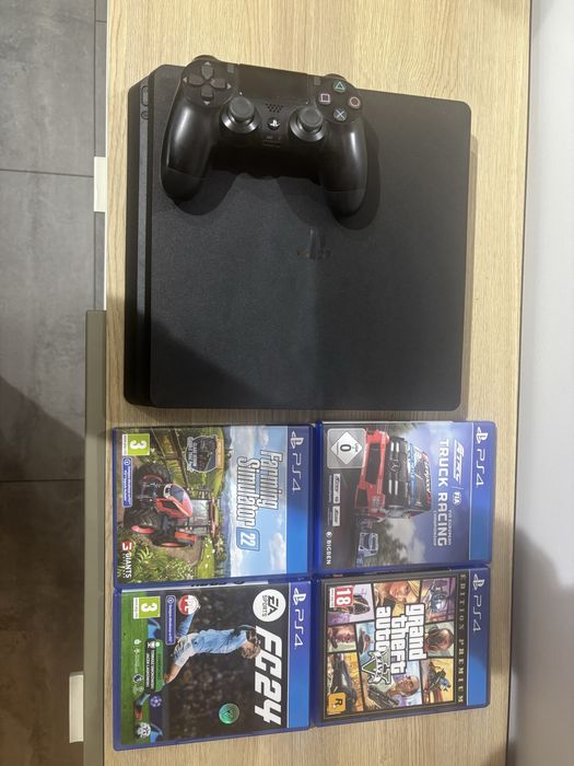 Konsola PlayStation 4 PS4 Slim 500GB 2 pady oraz 4 gry