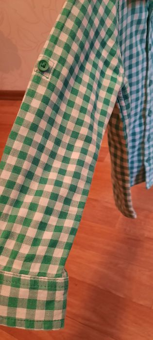 Продам рубашку на мальчика 5-6 лет