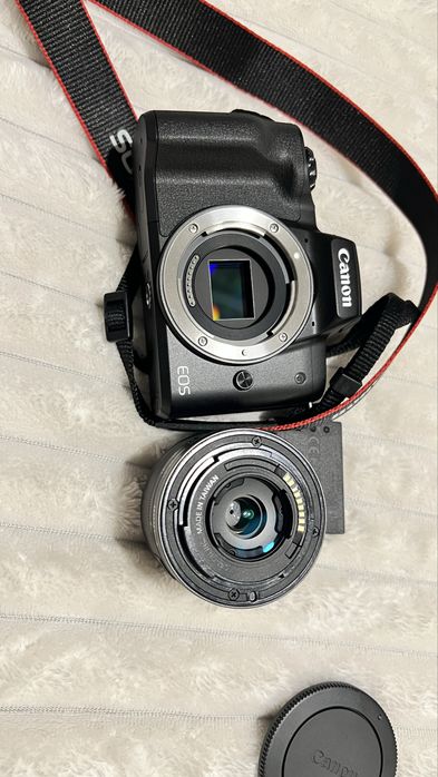 Máquina Fotográfica Canon EOS M50 + Kit Traver + Lente 15-45mm