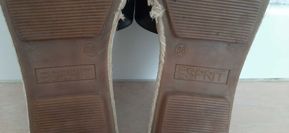 Esprit damskie,skórzane, czarne klapki 36