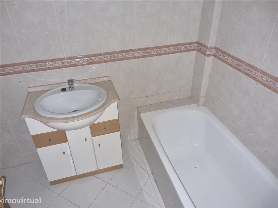 Apartamento T3 com Parqueamento – Santarém