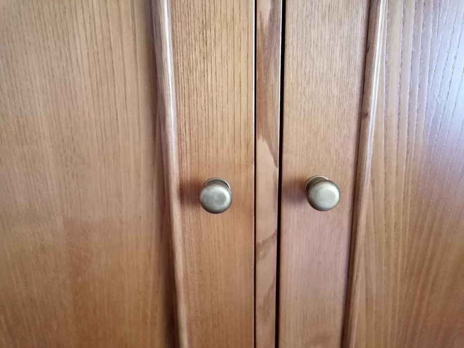 Roupeiro de Quarto - Portas de madeira de Carvalho