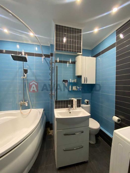 Продається 3-к квартира в самому центрі  Позняків