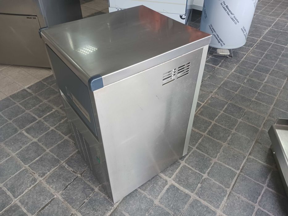ACM1679 - Máquina de Gelo Industrial de 20kgs - Usada