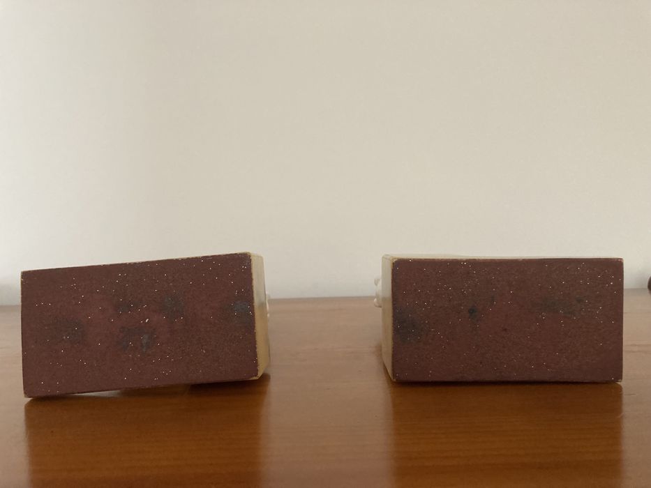 Suporte de livros com elefantes