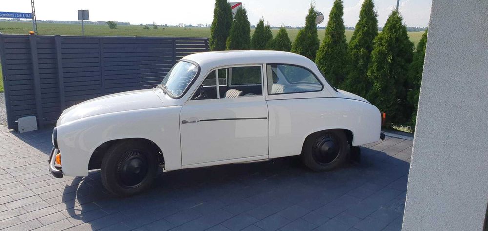 Samochód osobowy SYRENA 104