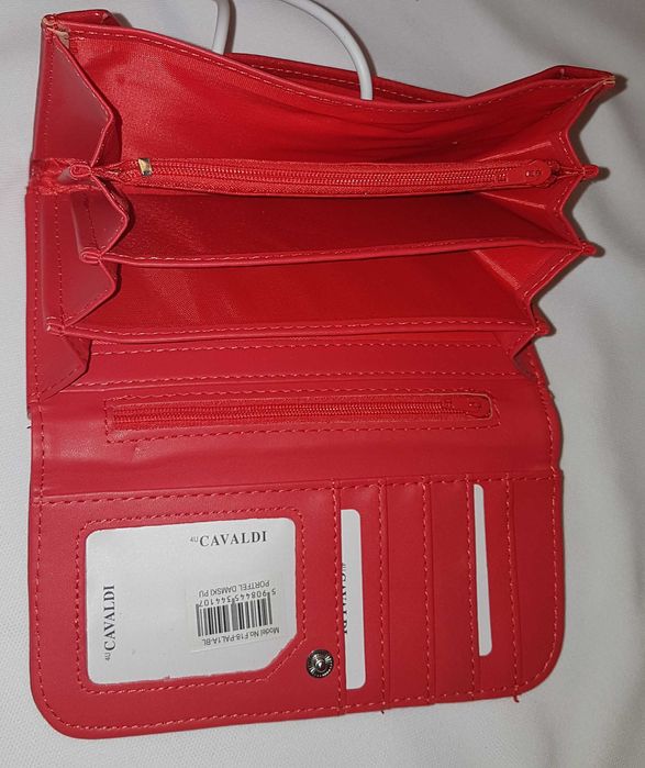 Czerwony portfel damski