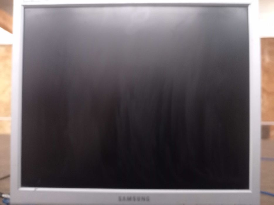 Монитор 17" Samsung 720N с кабелем VGA