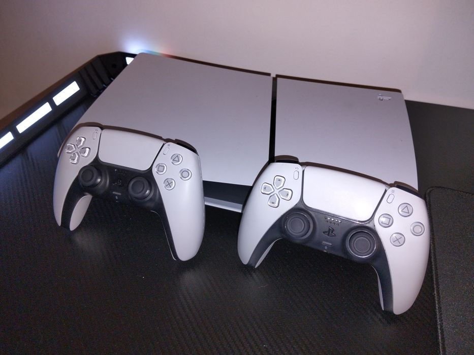 PS5 Slim 825GB  2 Comandos