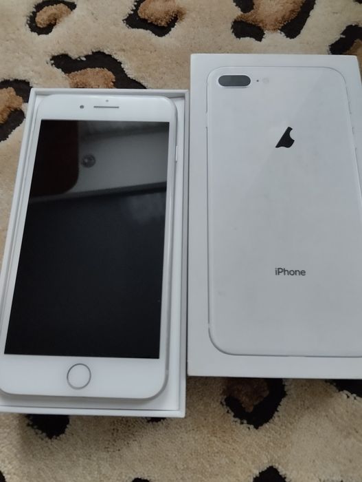 iPhone 8 plus на 64 ГБ відмінний стан.