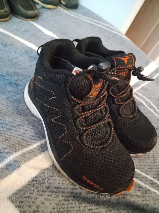 Віддам безкоштовно дитяче взуття 27 розміру