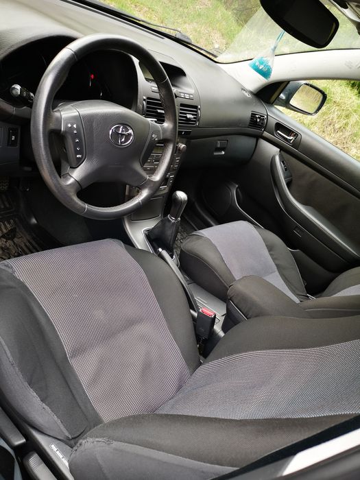 Toyota avensis 1.8 ,2004r