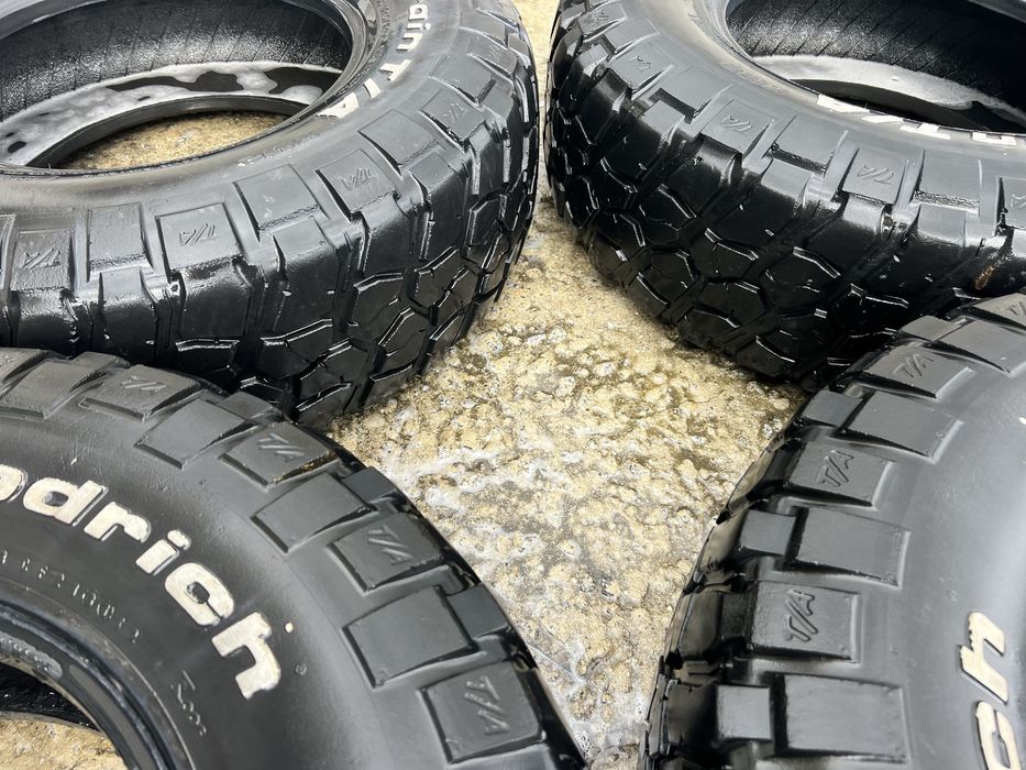 5 PNEUS BF GOODRICH Mud Terrain KM2