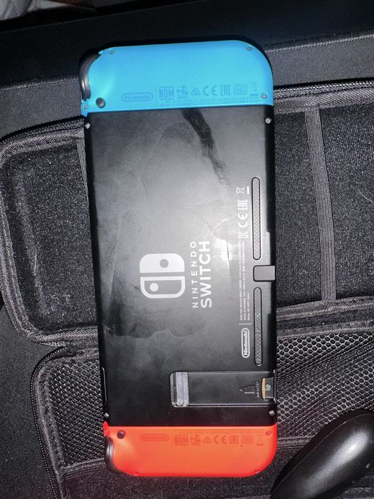 Nintendo Switch + Acessorios + 4 Jogos
