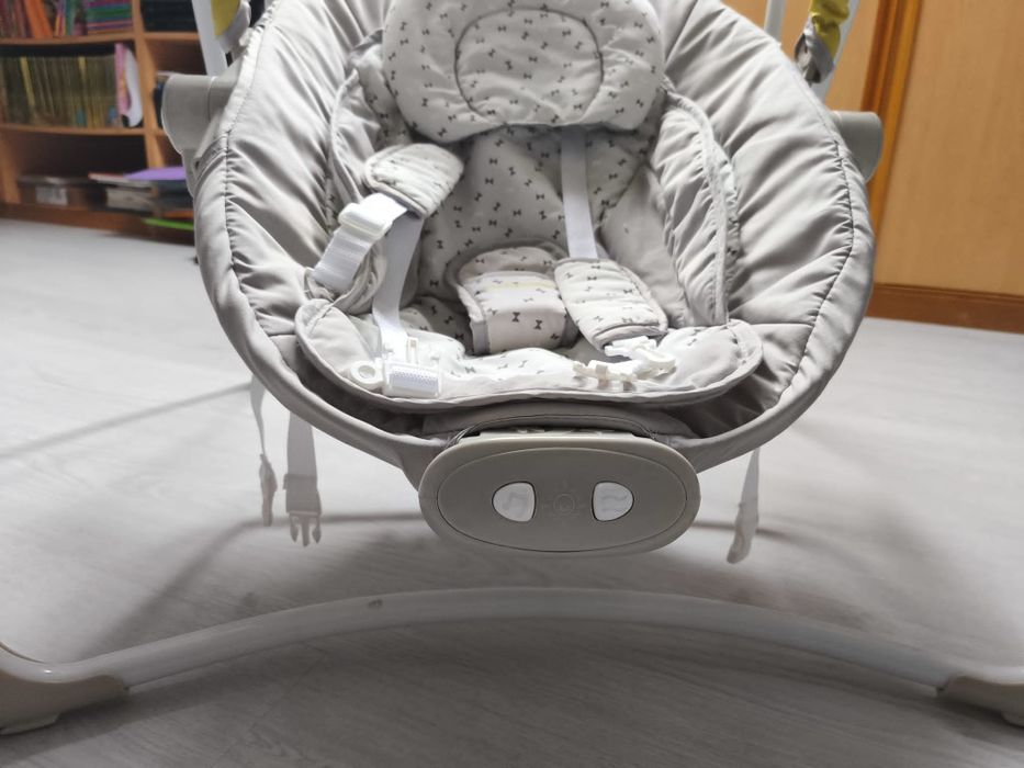 Espreguiçadeira de baloiço para bebê