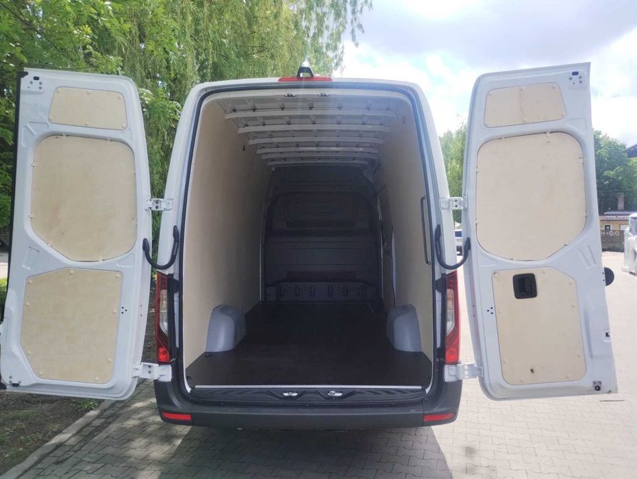 Zabudowa przestrzeni ładunkowej MB Sprinter L3H2
