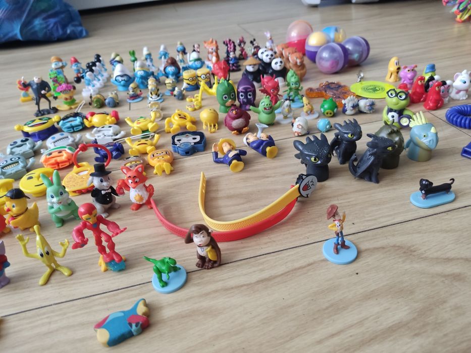 Duży zestaw małych zabawek