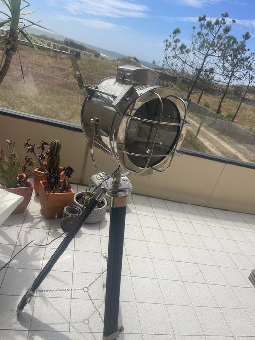 CANDEEIRO DE PÉ MOVIE