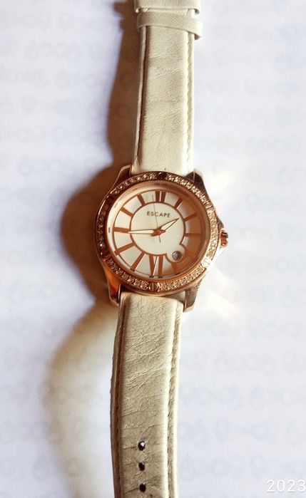 Женские наручные часы Escape