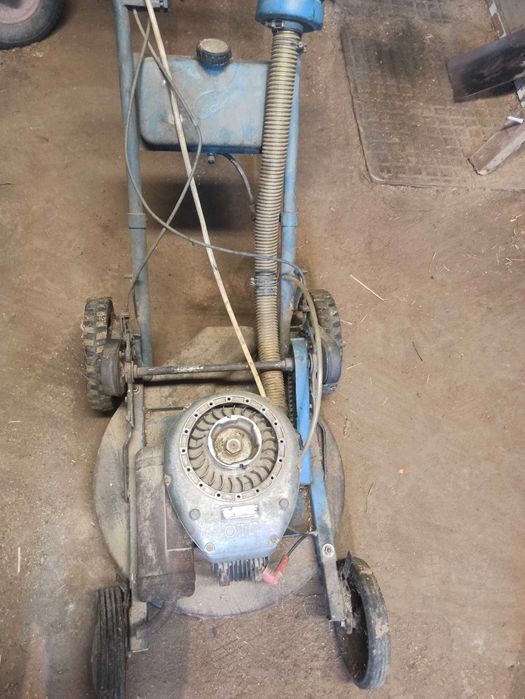 stara kosiarka z napędem