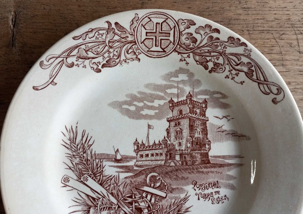 Antigo prato em faiança Massarelos "Torre de Belém"