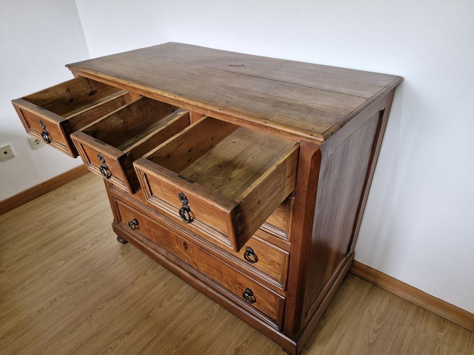 Cómoda de madeira