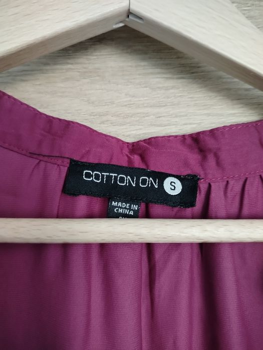 Ciemnoróżowa sukienka bez rękawów