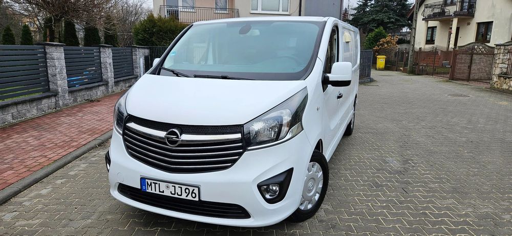 Opel Vivaro  Nawigacja-kamera-Long- Tempomat-Pełny serwis-Bezwypadkowy Oryginał