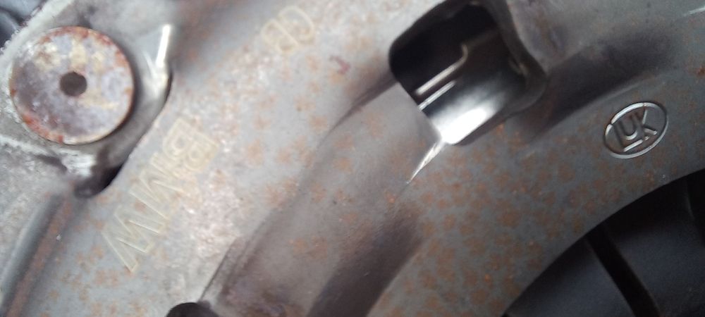 Демпферний маховик взборі щеплення  1217560 bmw e 87-e90 2005-2013