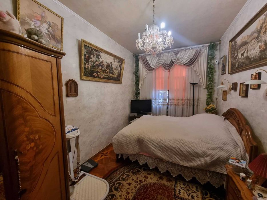 Продам 3 кім квартиру вул. Васильківська 7/7 метро Голосіївська