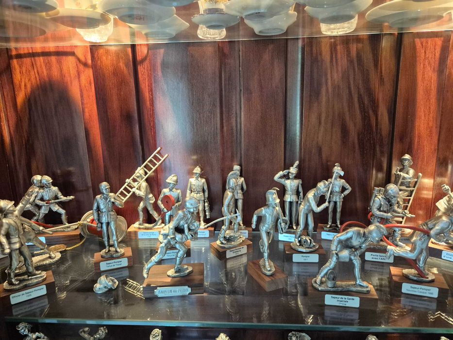 Coleção "Bombeiros" em estanho puro Les Etain du Prince