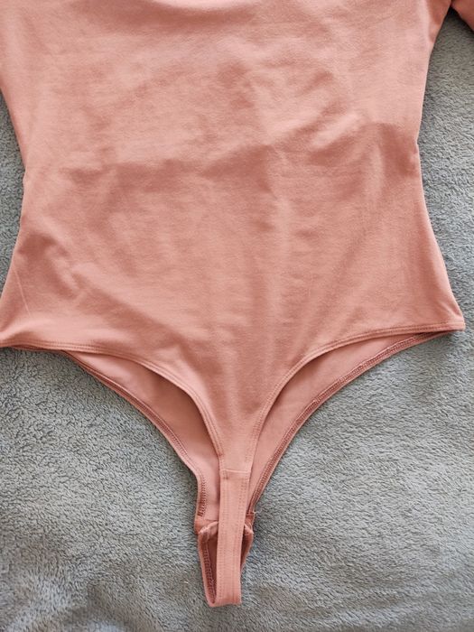 Body z krótkim rękawem