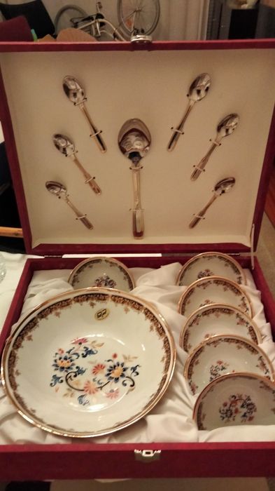 Vendo elegante conjunto sobremesa.