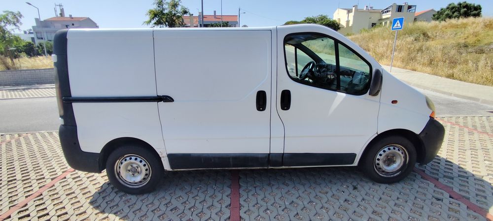 Renault Trafic 2003 comercial 3 lugares | motor novo | embraiagem nova | inspeção