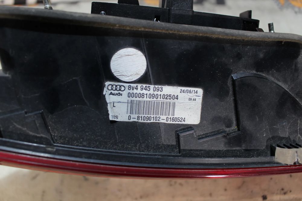 Farolim da mala esquerdo AUDI A3 Sportback (8VA, 8VF)