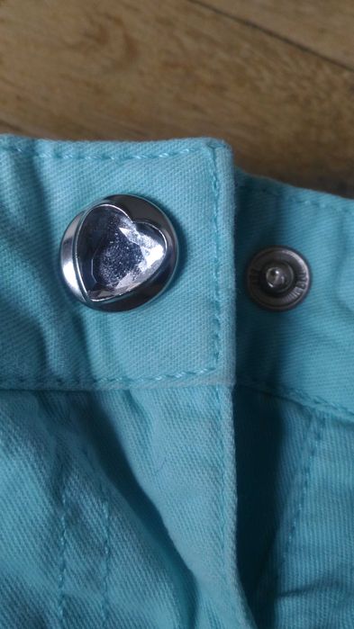 Pastelowe spodenki jeansy z serduszkami r. 62 + gratis