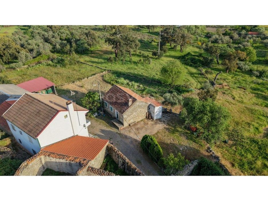 Moradia tradicional com terreno generoso e com vista deslumbrante p...