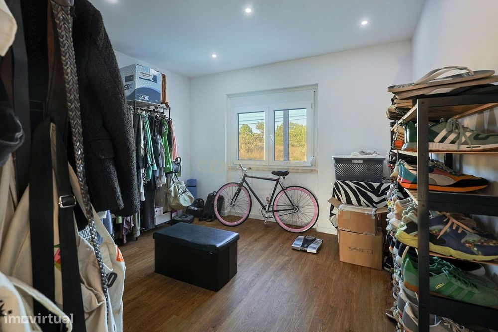 Apartamento T3 Duplex Remodelado no Centro de Corroios