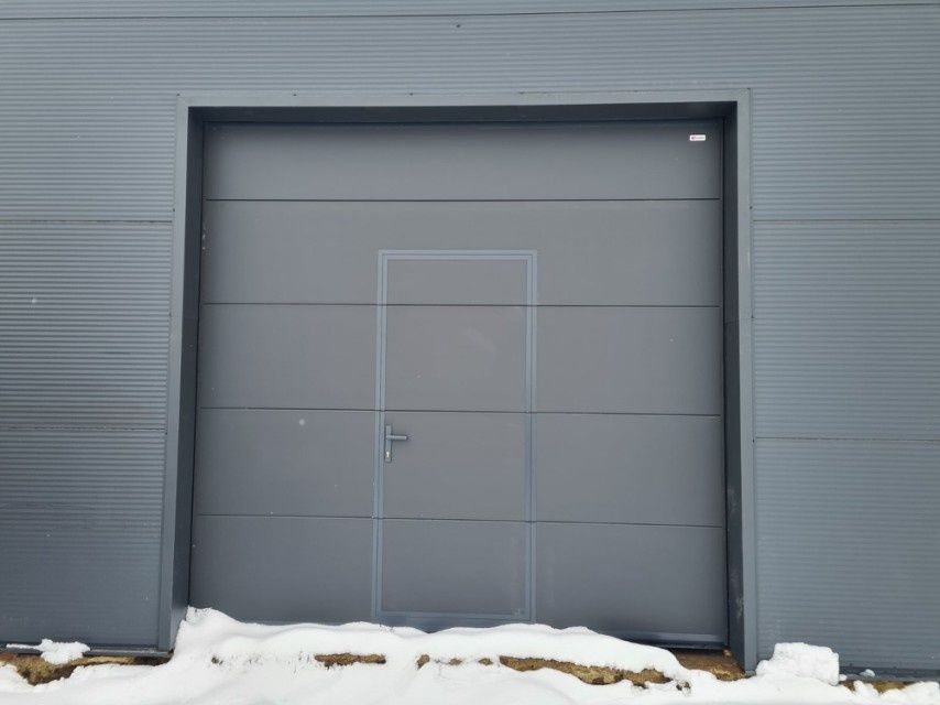 Гаражні ворота секційні