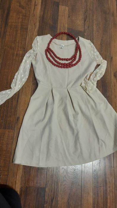 Сукня з рукавами