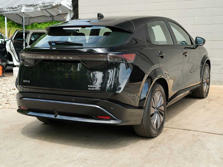 Nissan Ariya      2024