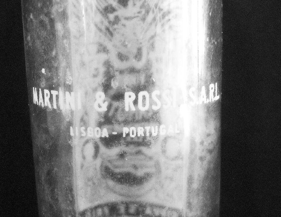 Garrafa antiga de Martini - dose individual - Pirogravada  - anos 50