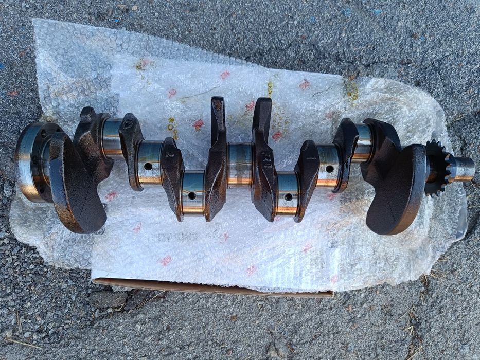 Продам колінчастий вал на Дачія Сандеро