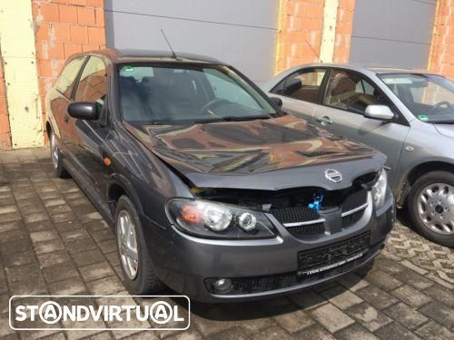 Nissan Almera de 2004 para peças