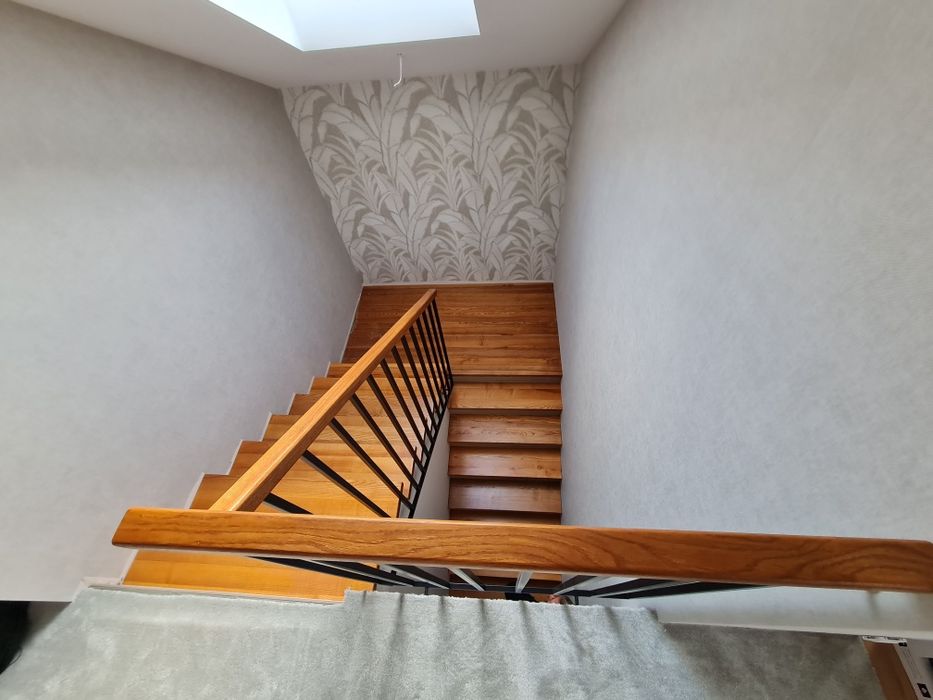 Schody metalowe z dębu balustrady konstrukcje poręcz