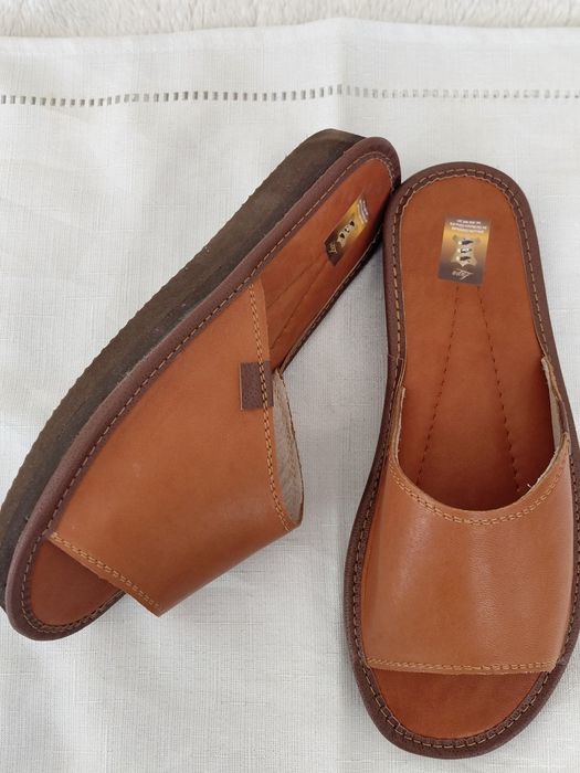 Skórzane pantofle damskie, rozmiar 38